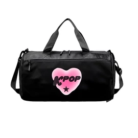 Stílusos K-POP Mintás Óriás Utazó- és Sporttáska – Külön Cipőrekesszel DG8714960