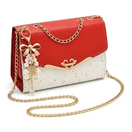 Női válltáska láncos pánttal - Piros HF2434596