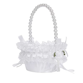 Elegáns gyöngyös virágsziromszóró kosár – Fehér csipkés rózsával RQ10109677